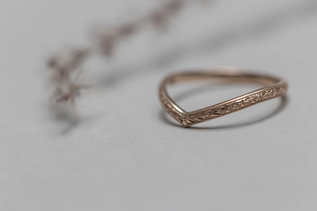 laurel leaf engraving detail wishbone ring 18ct rose gold