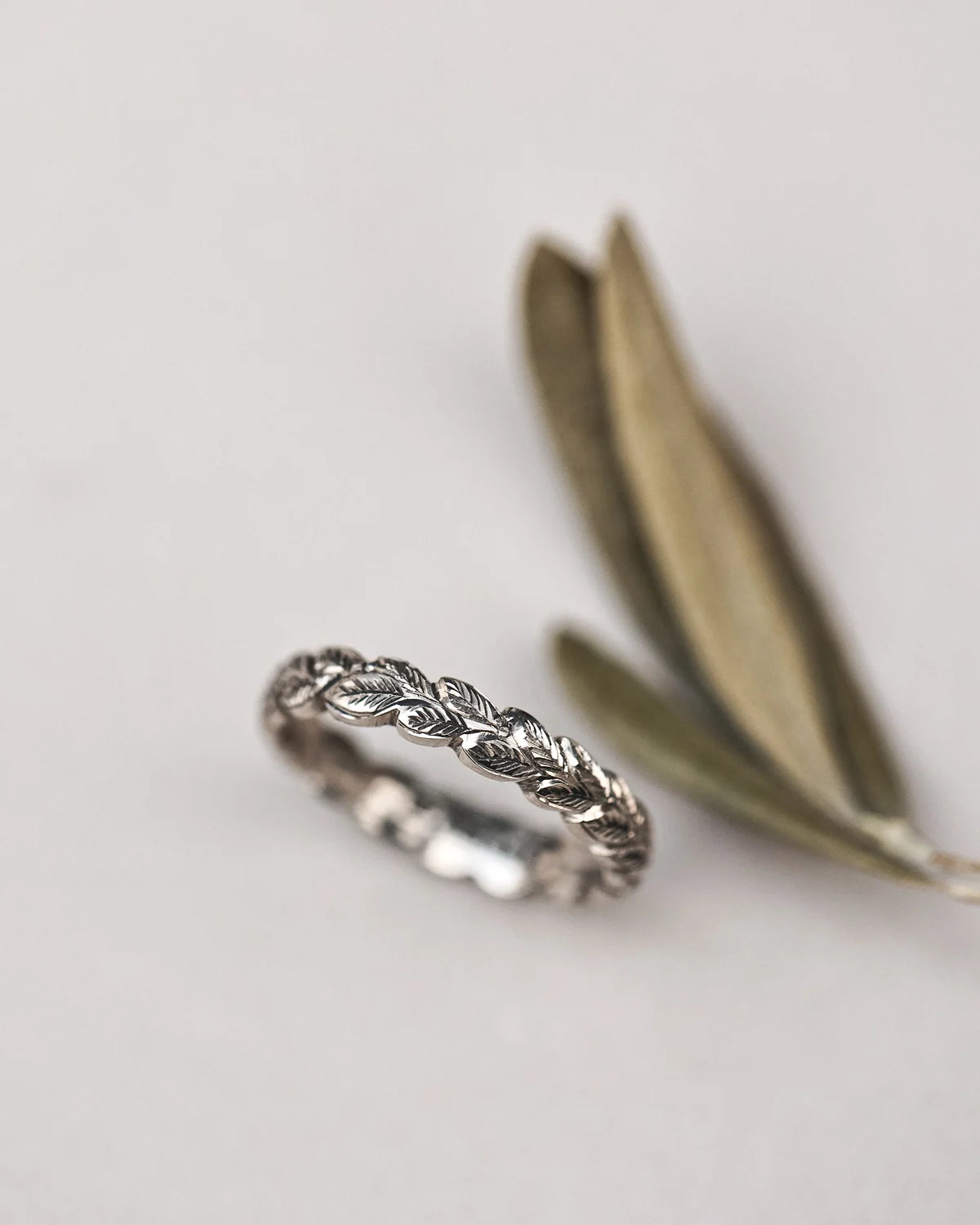4mm 18ct white gold wedding ring laurel leaf carved band