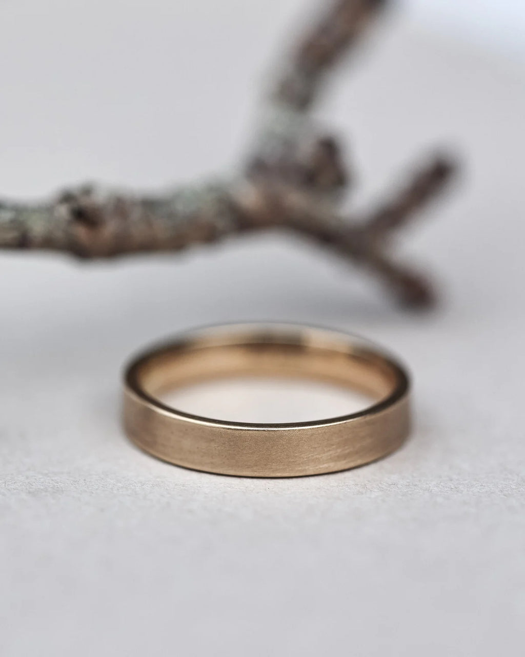 flat court band 4mm gold ring side view matte finish