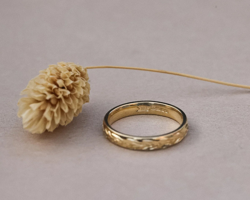 3mm olive leaf engraved wedding ring in 18ct yellow gold