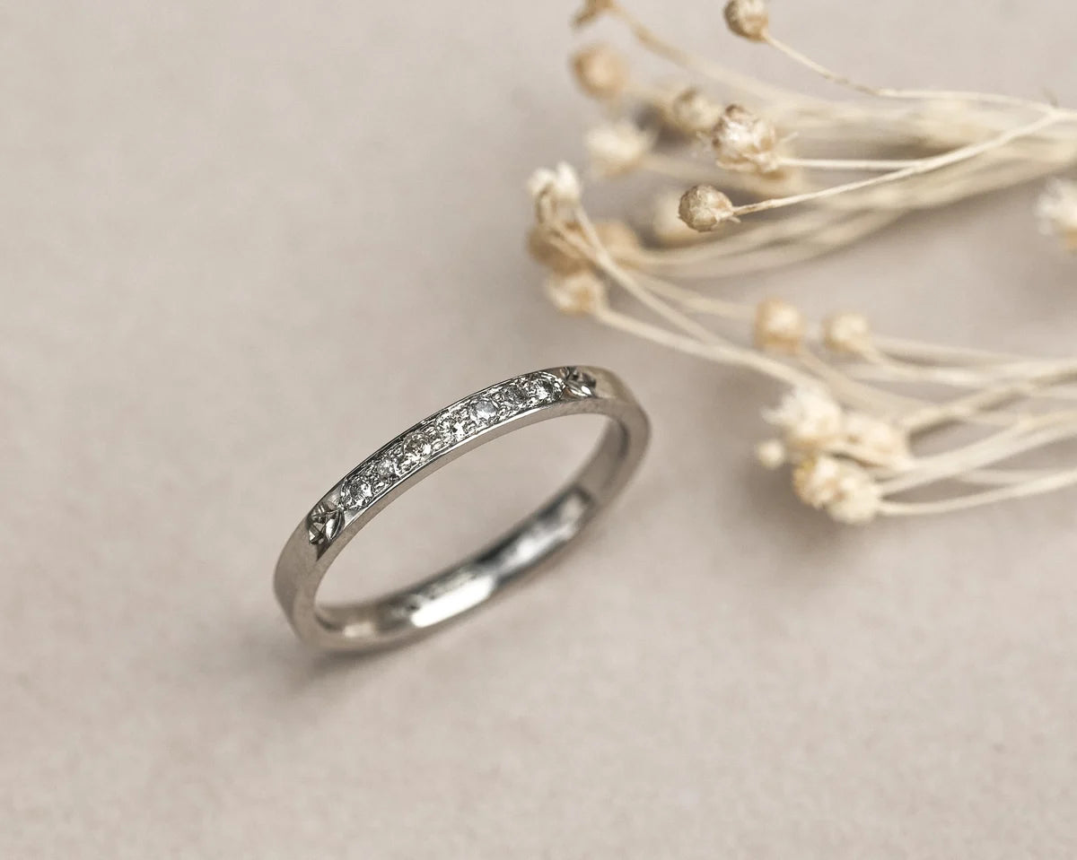 flat court band platinum 2mm diamond ring side view