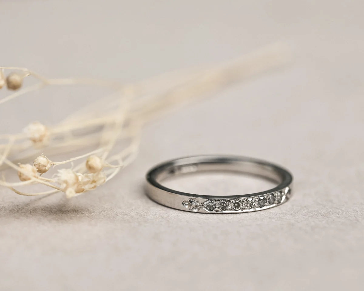 subtle leaf carving detail side of diamond ring