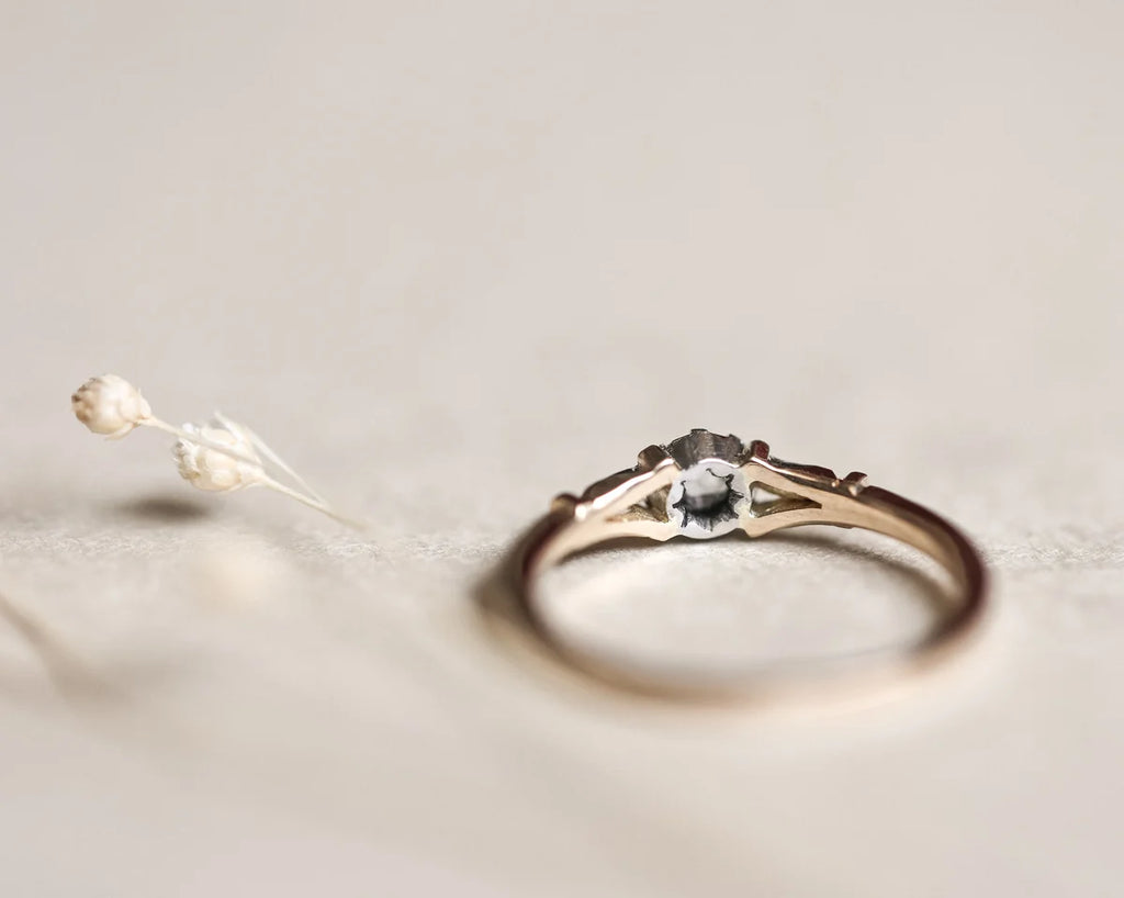 Rose-Cut Diamond Ring with Fleur de Lys Detail in 18ct Gold & Platinum