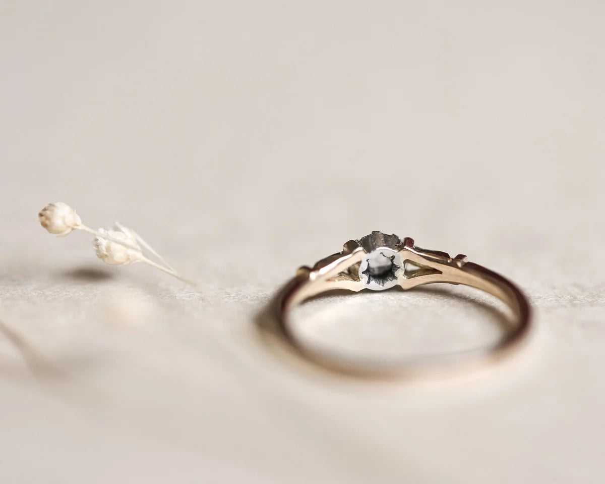 Rose-Cut Diamond Ring with Fleur de Lys Detail in 18ct Gold & Platinum