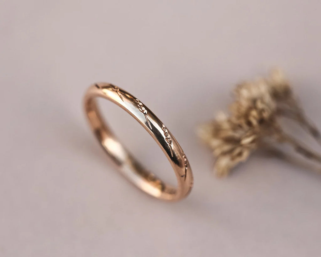 engraved barleycorn pattern detail gold band ring