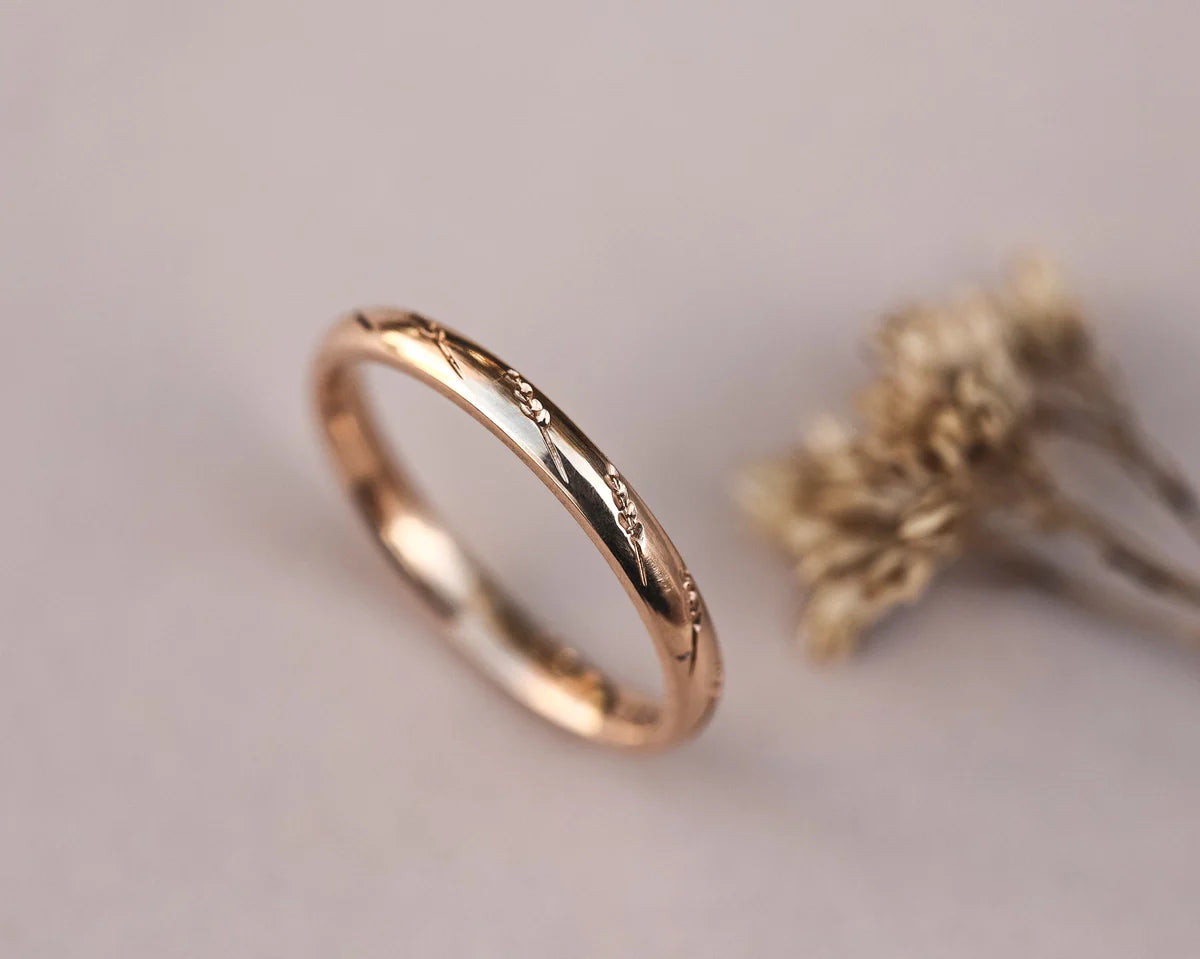 engraved barleycorn pattern detail gold band ring