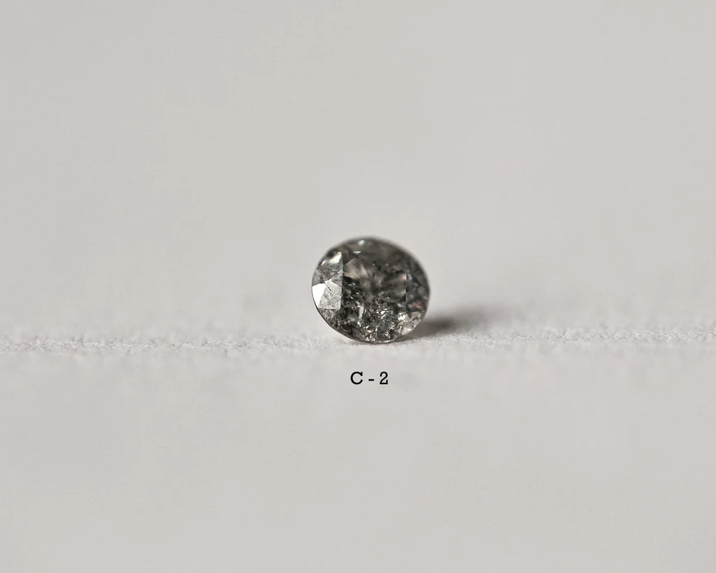 Round diamond on a light gray background