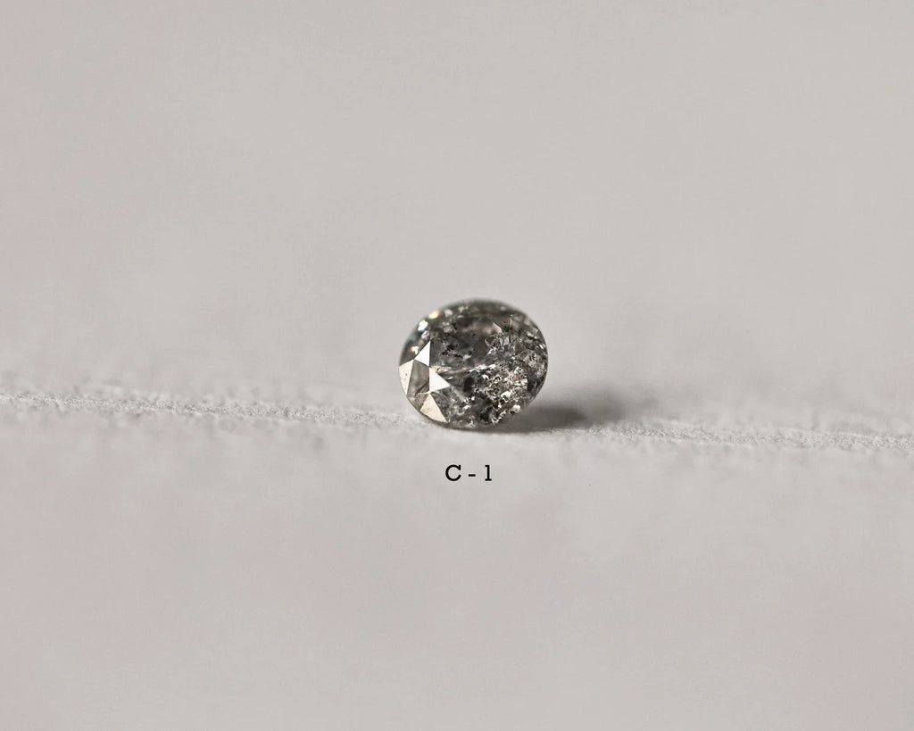 Round diamond on a light gray background