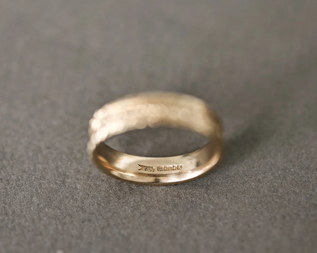 flat court band 5mm gold engraved ring side view