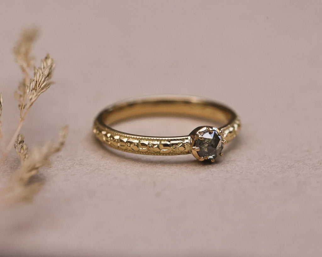 18ct yellow gold ring with orange blossom engraving and grey rose-cut diamond