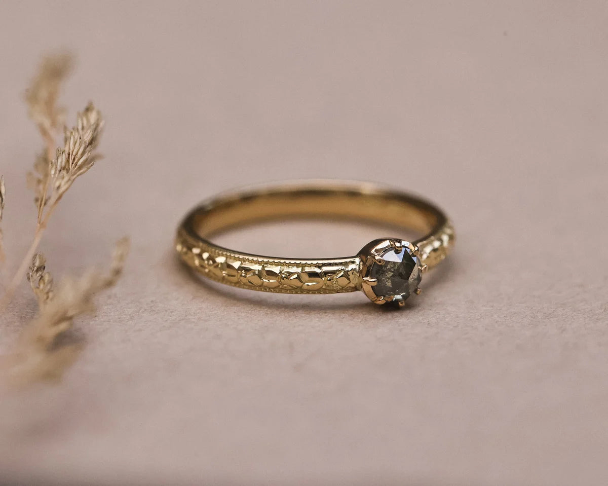18ct yellow gold ring with orange blossom engraving and grey rose-cut diamond