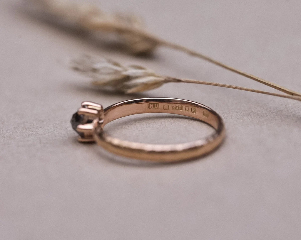 Back view of 18ct rose gold horn texture band
