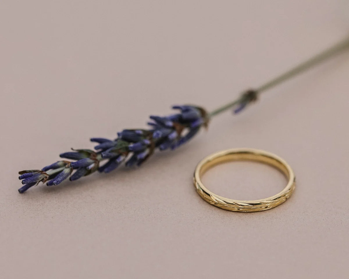 18ct yellow gold olive leaf ring styled with lavender detail