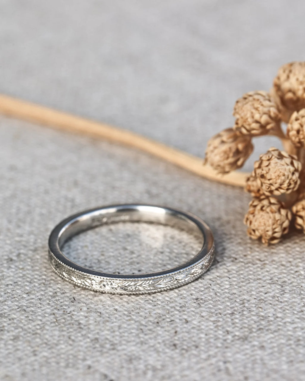 classic platinum band flat profile with textured edge