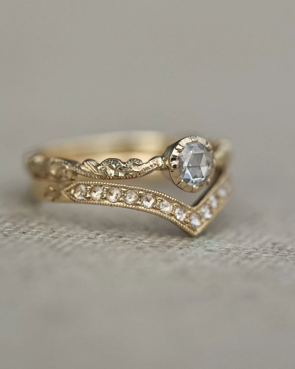 floral carved band detail gold diamond ring