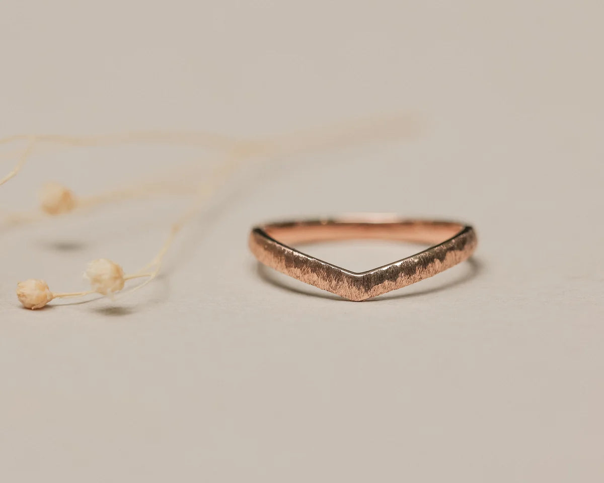 Low front view of 2mm horn texture wishbone ring in 18ct rose gold
