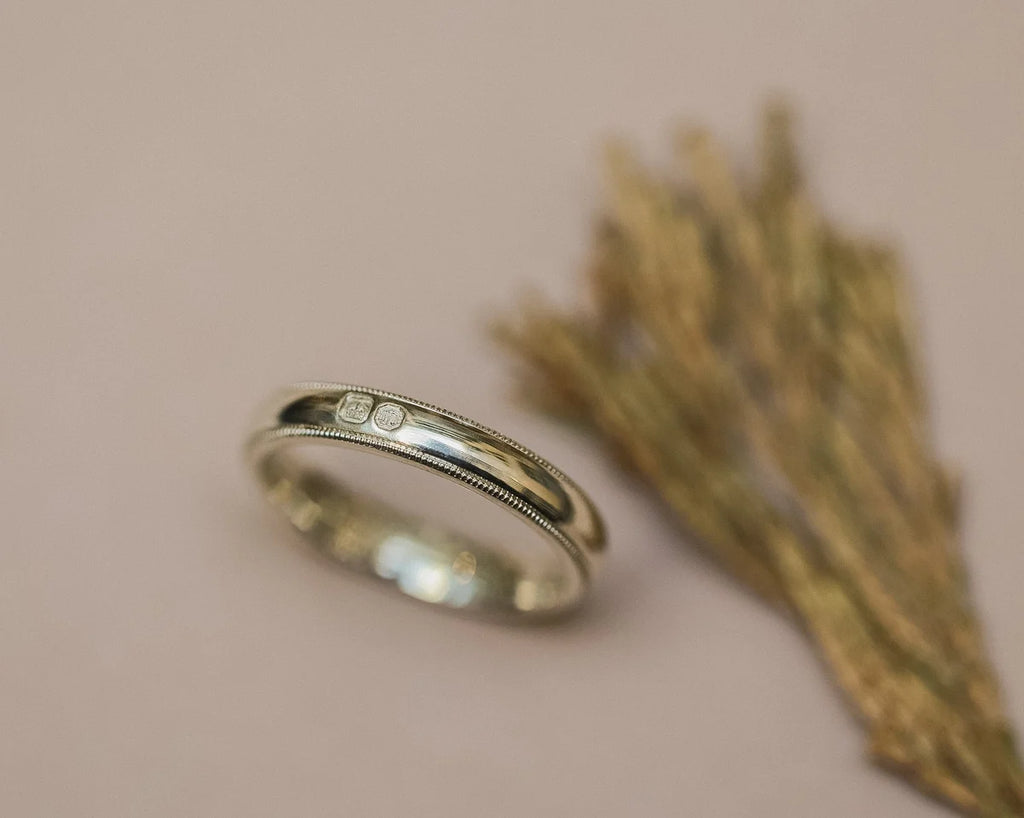 Alliance or blanc 9 carats 4 mm – finition milgrain