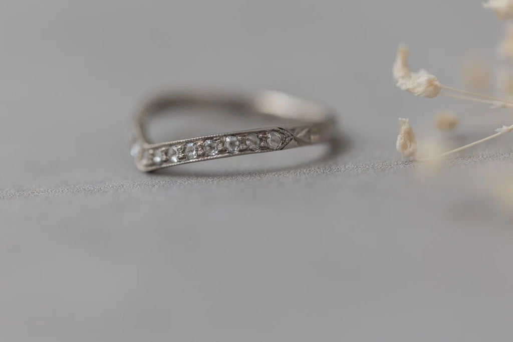 2mm wishbone V shape platinum diamond ring side view