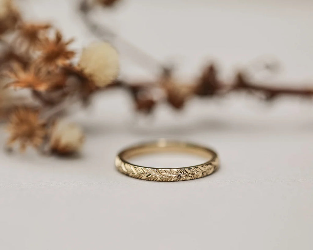 2mm laurel leaf engraved wedding ring in 18ct yellow gold