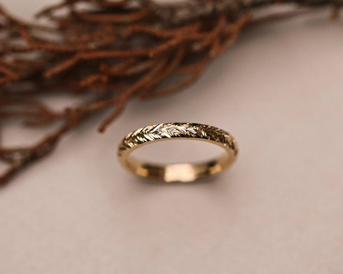 3mm laurel leaf engraved wedding ring in 9ct yellow gold