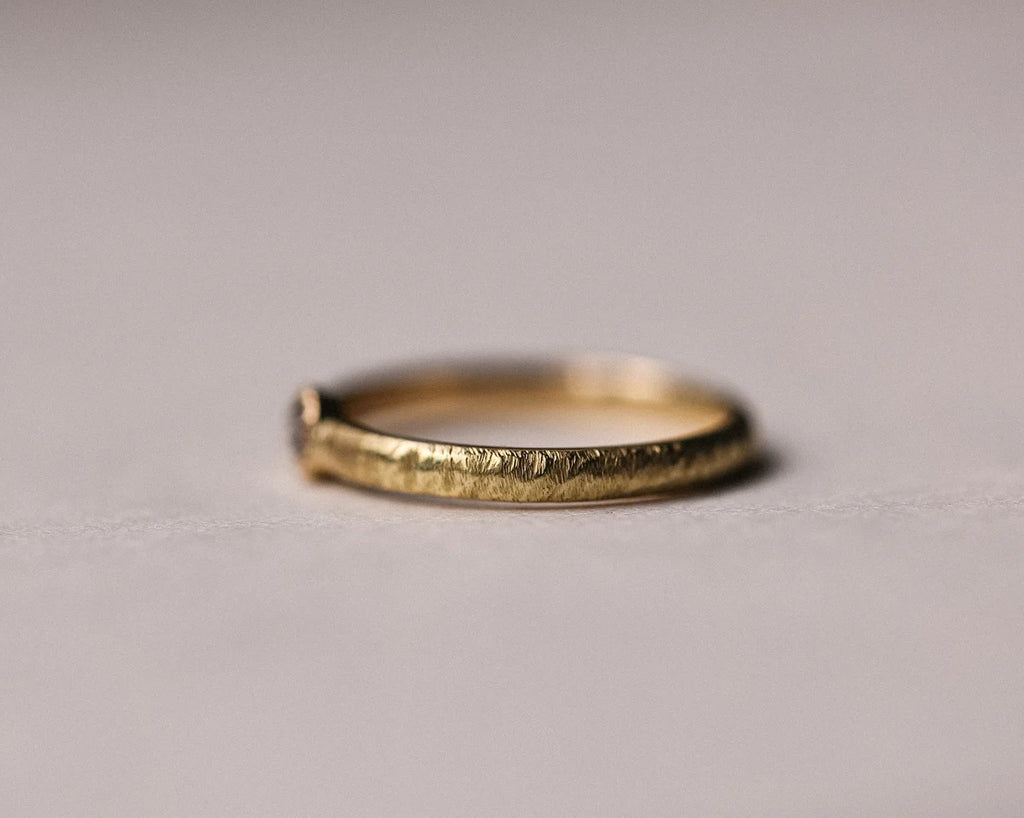 Side view of horn texture band in 18ct yellow gold