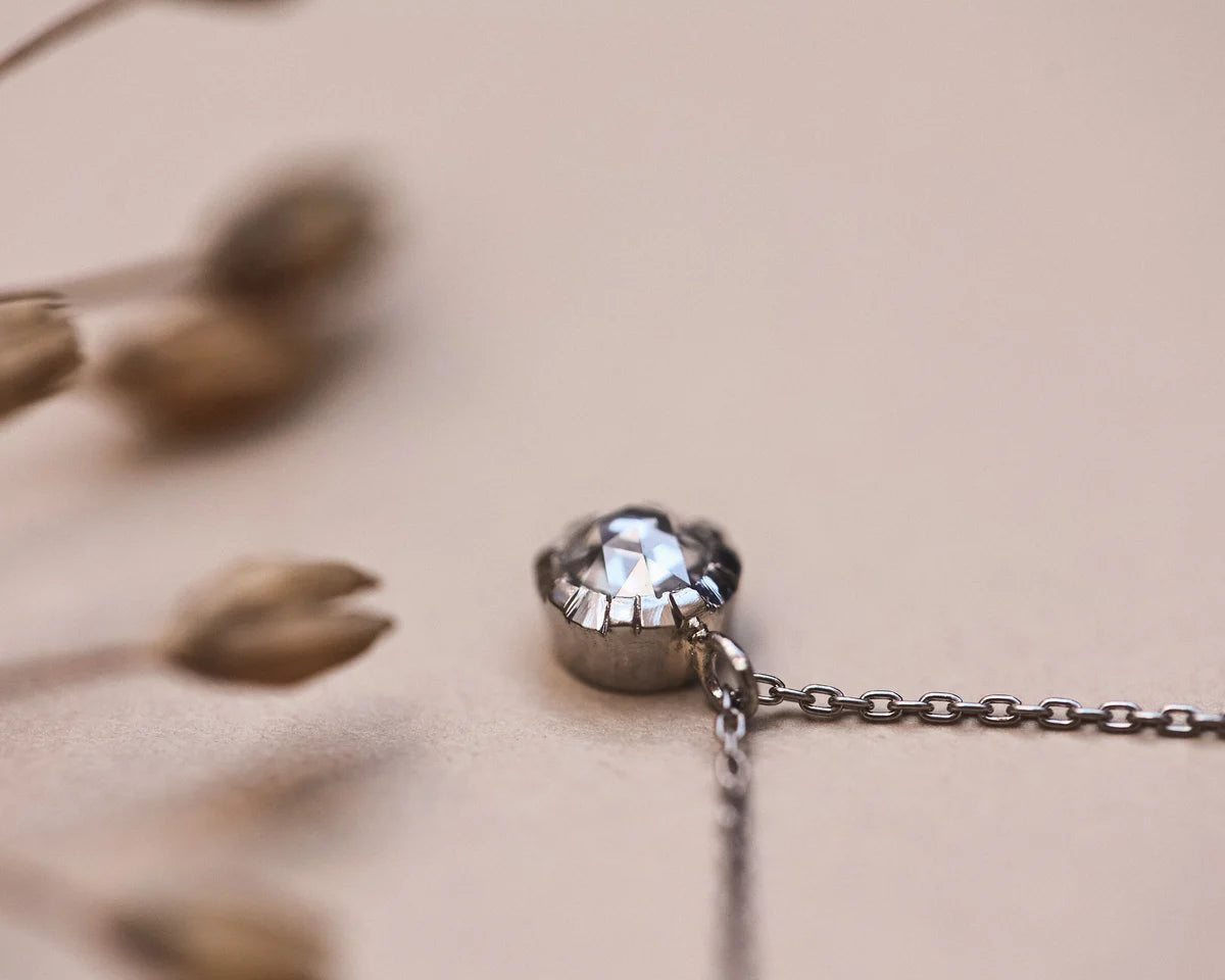 vintage style setting rose cut diamond necklace detail