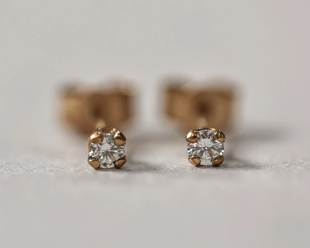 2.5mm white diamond stud earrings 9ct gold claw setting