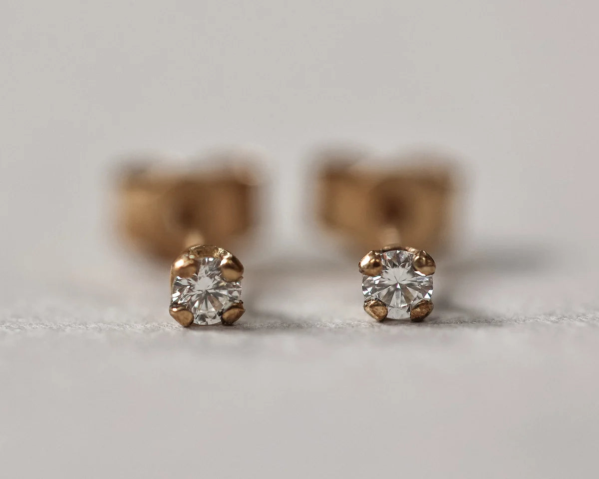 2.5mm white diamond stud earrings 9ct gold claw setting