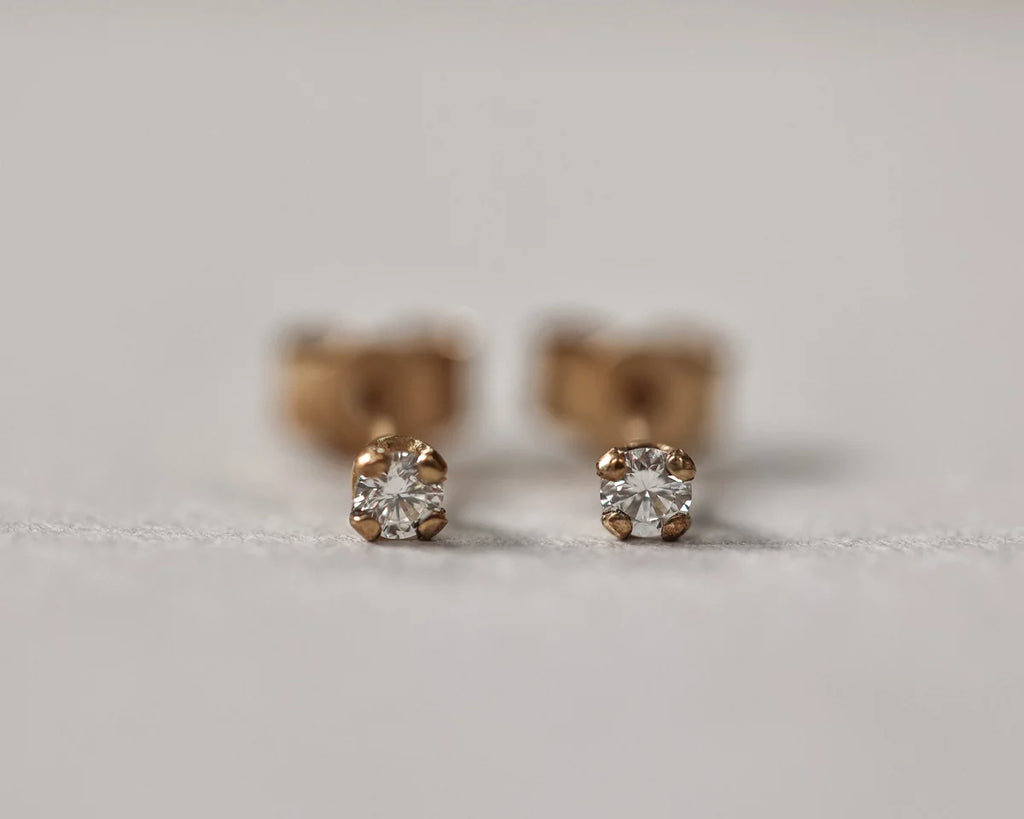 sparkle detail white diamond stud earrings gold
