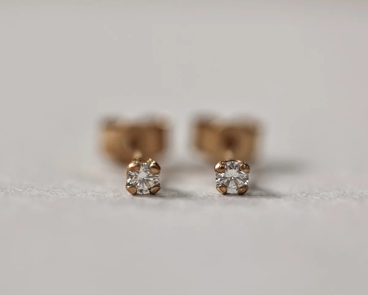 sparkle detail white diamond stud earrings gold
