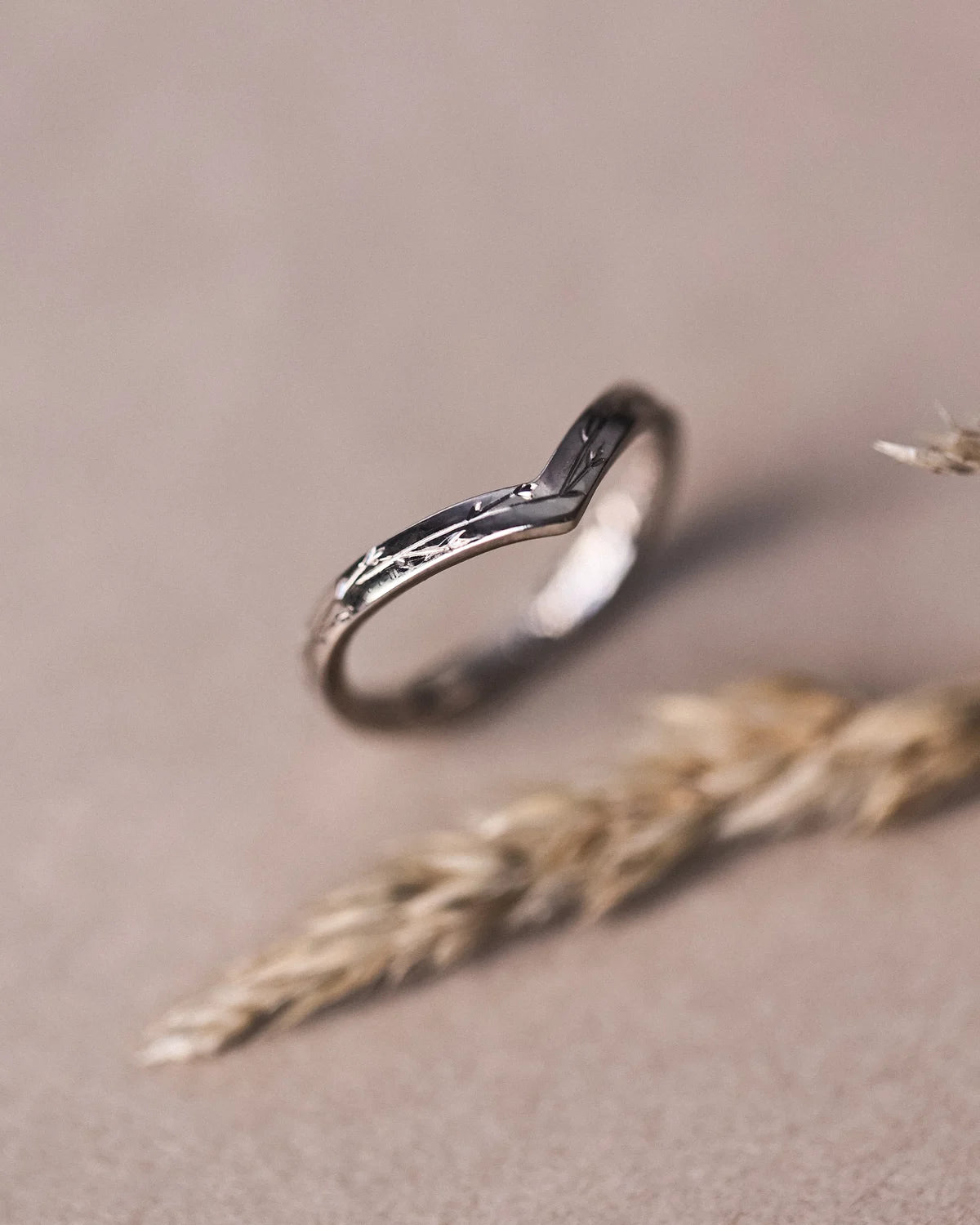 Side profile of pressed flower engraved wishbone ring