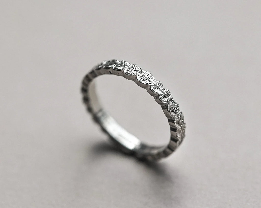 oak leaf wreath pattern engraved around platinum ring band