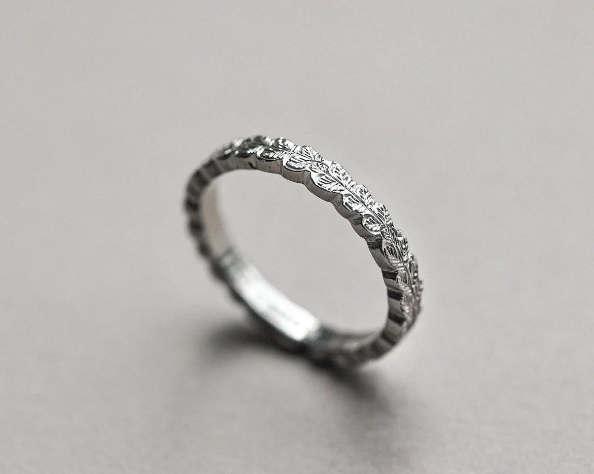 oak leaf wreath pattern engraved around platinum ring band