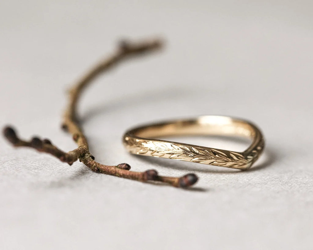 V shape wishbone ring 2mm gold band detail