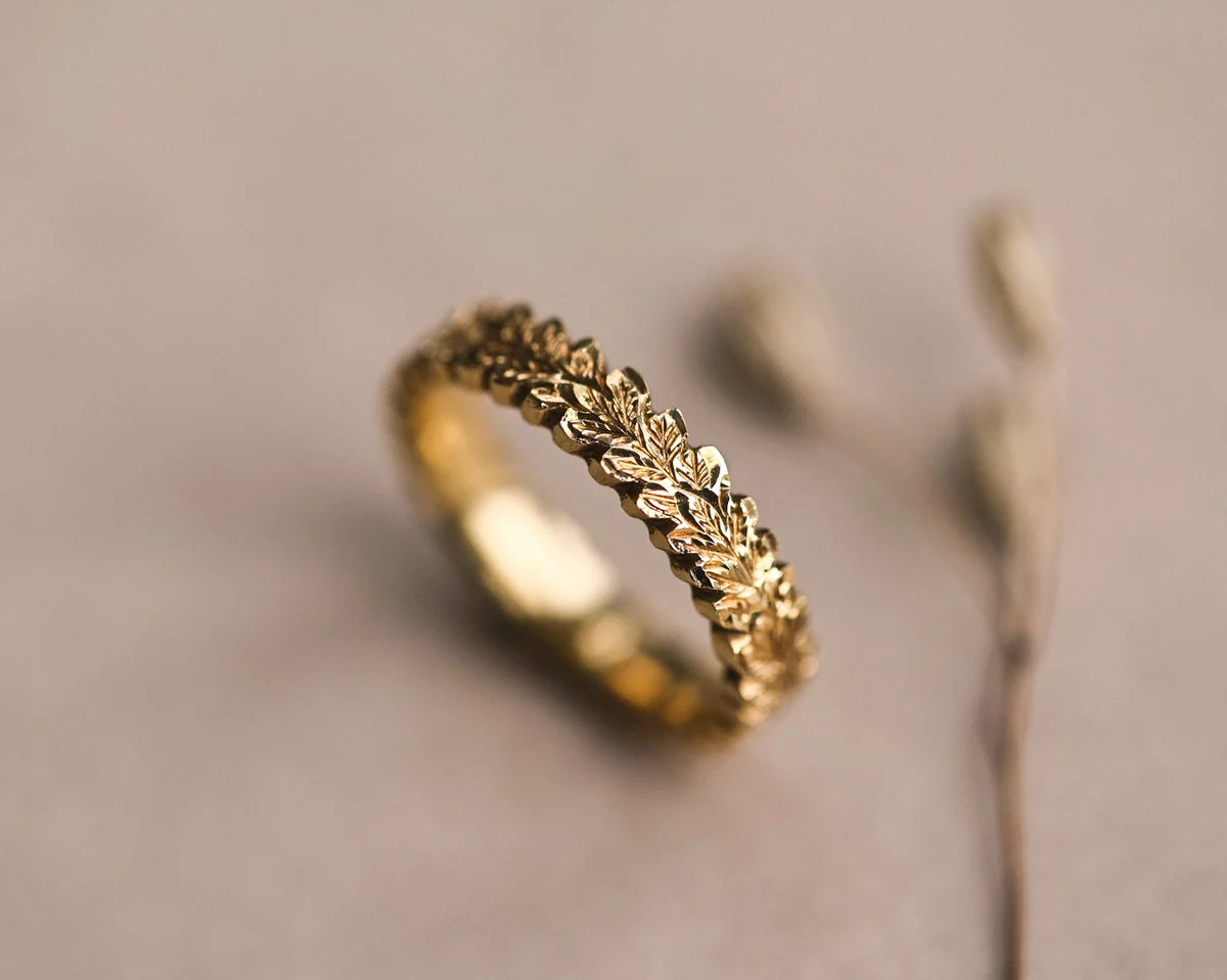18ct gold carved oak leaf ring 4mm flat profile wedding band