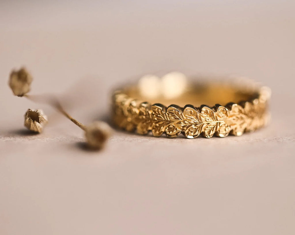 4mm 18ct gold oak leaf carved wedding ring flat court band