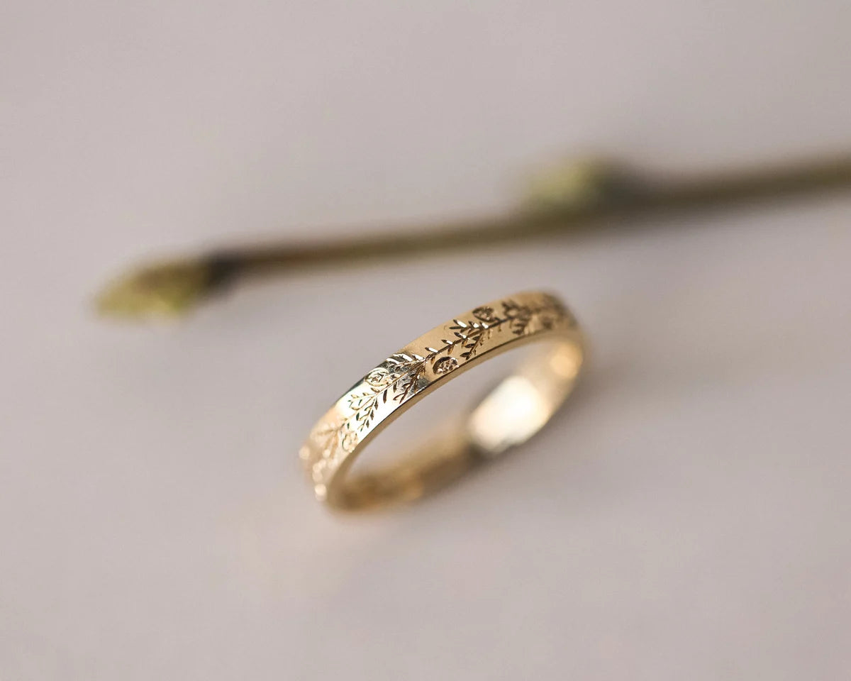 fir engraving detail gold wedding ring 3mm band