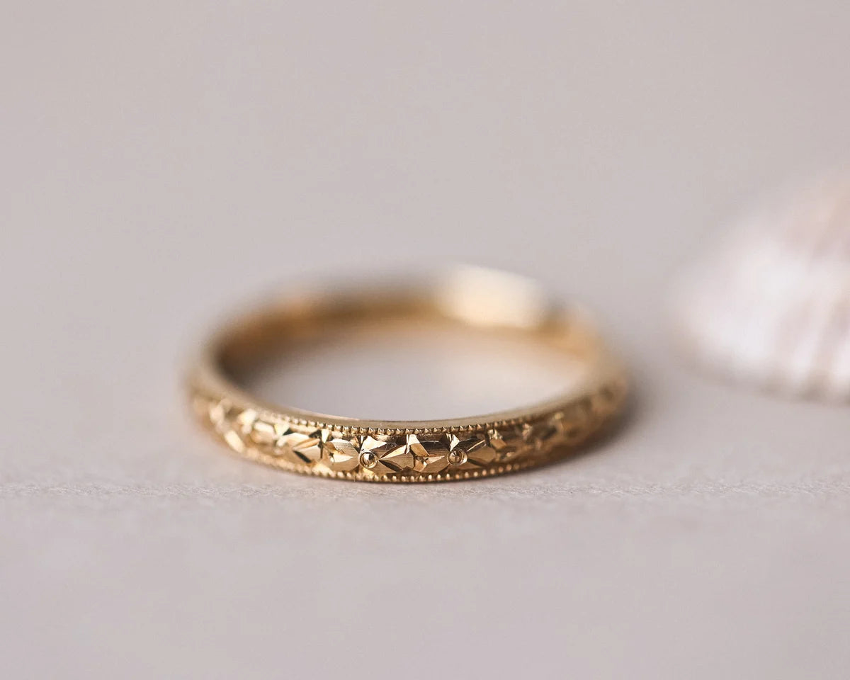 milled edge detail gold wedding ring 2.5mm band