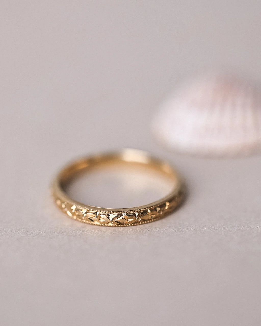 milled edge detail gold wedding ring 2.5mm band