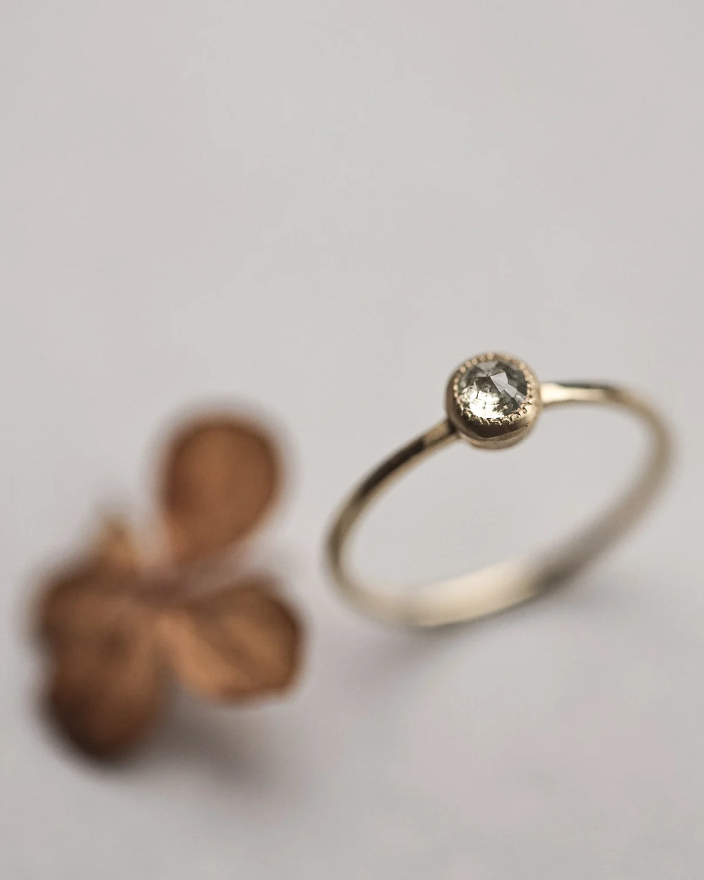 Minimal 18ct yellow gold ring with yellow-grey rose-cut diamond