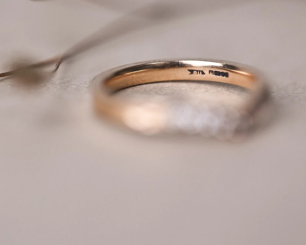 2mm wishbone V shape diamond ring rose gold side view