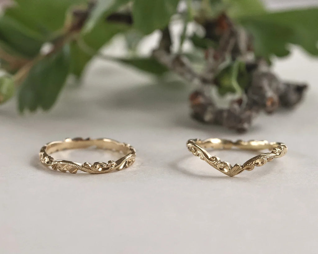 engraved floral pattern detail gold band ring