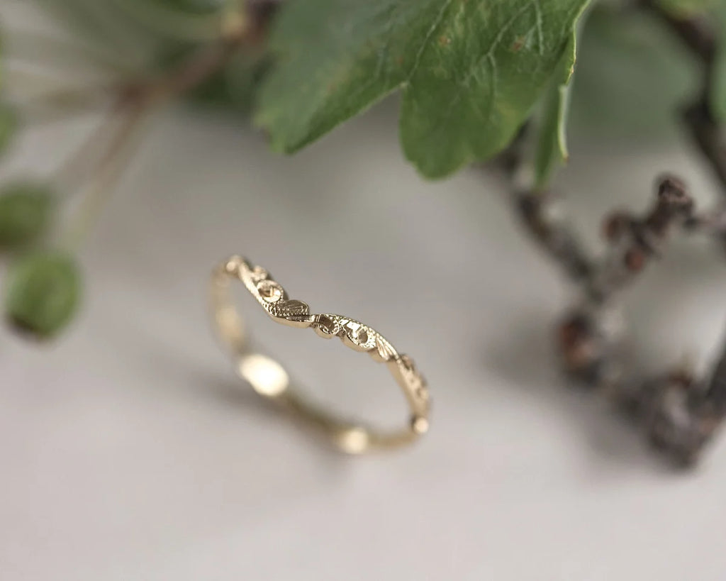 floral carving detail wishbone ring 18ct gold