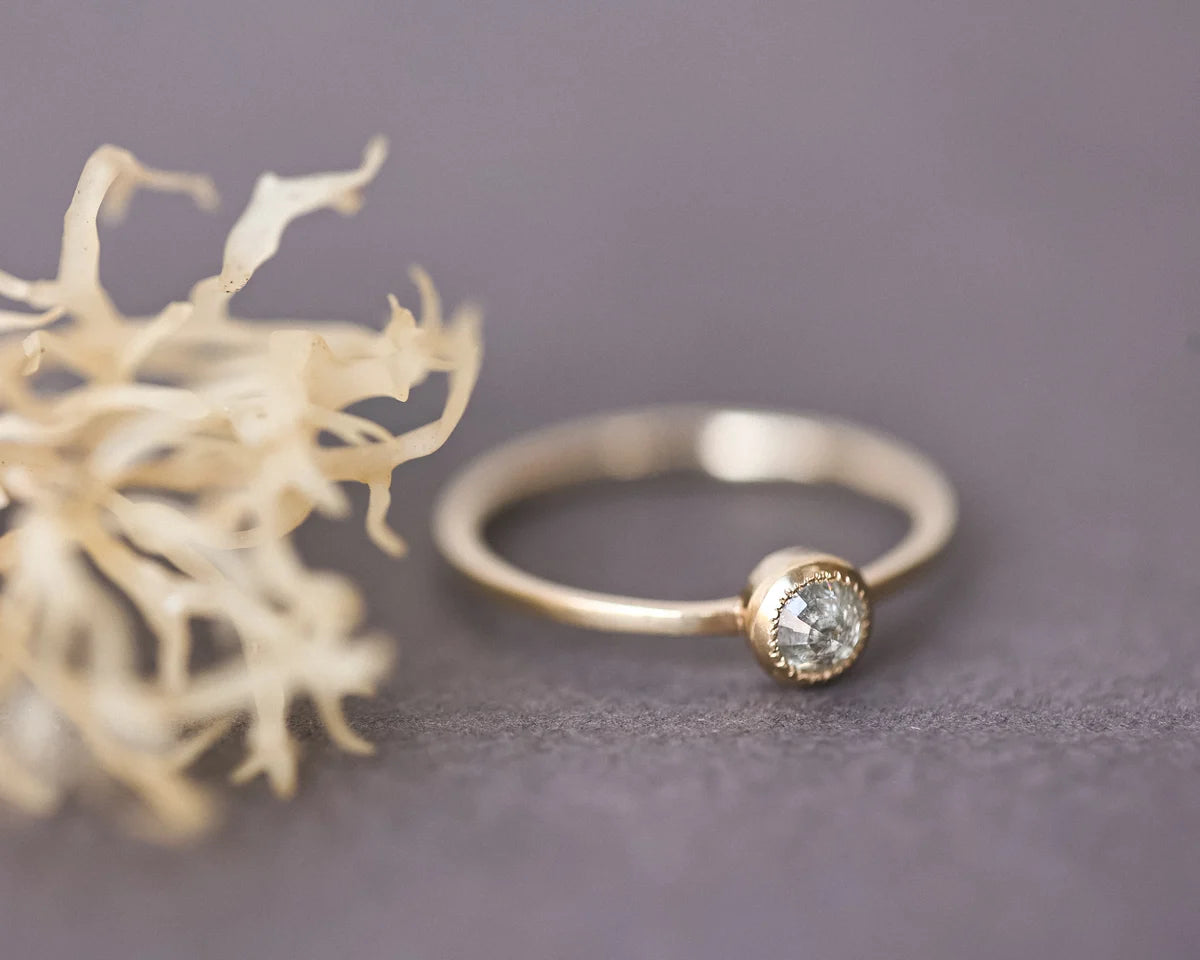 One-of-a-kind yellow-grey rose-cut diamond ring in 18ct yellow gold