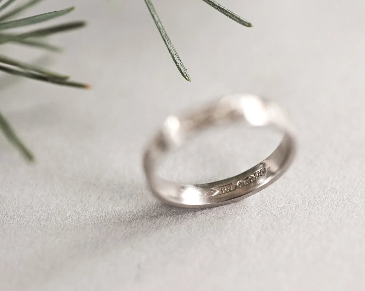 flat court band 3mm platinum engraved ring side view