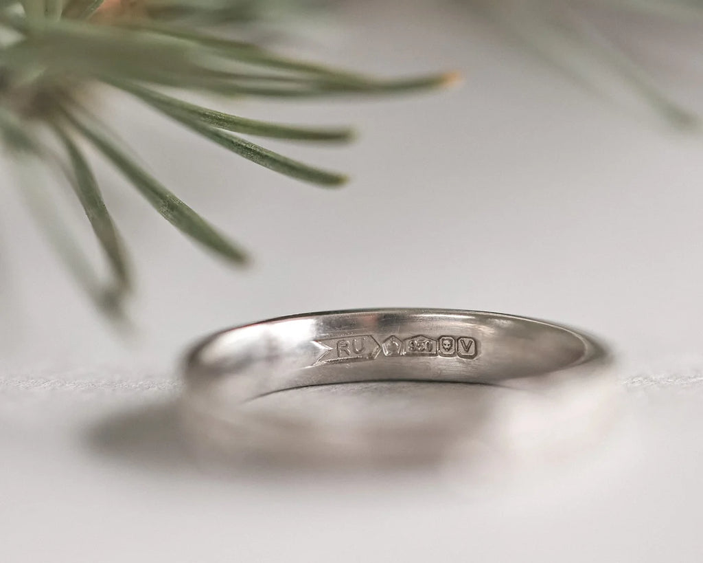 flat court band 3mm platinum engraved ring side view