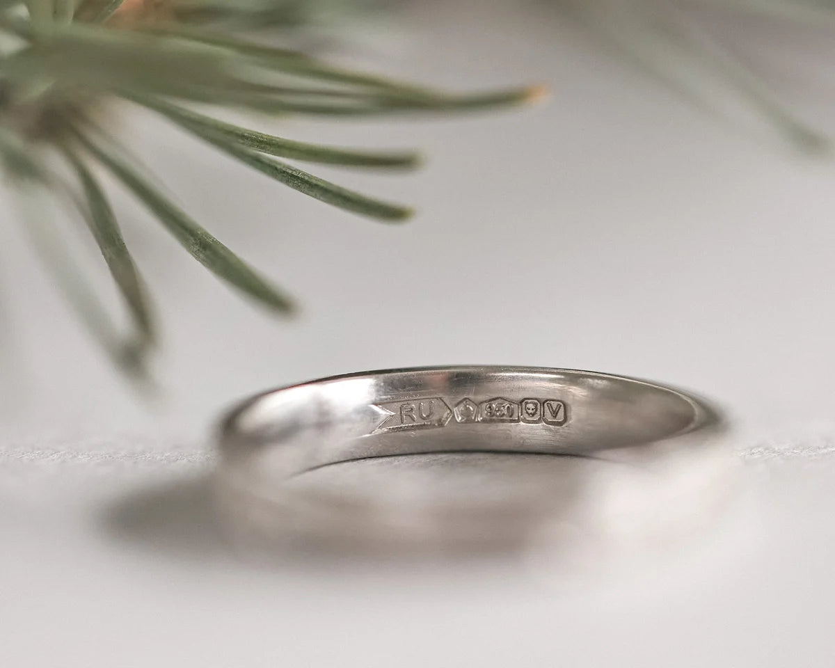 flat court band 3mm platinum engraved ring side view