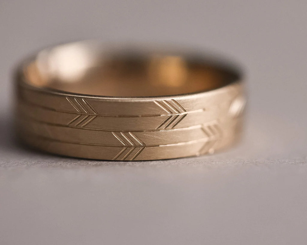 close up japanese double arrows engraving on 6mm gold ring