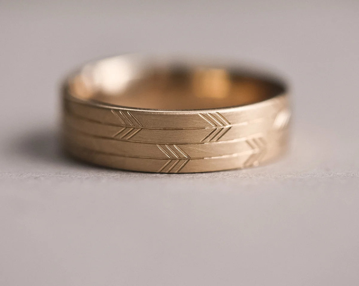 linear arrow engraving pattern gold ring detail