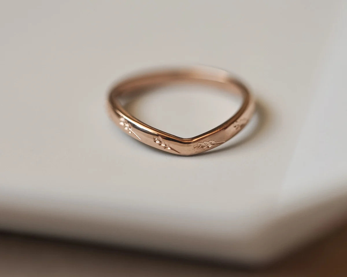 2mm barleycorn engraved wishbone ring in 18ct rose gold